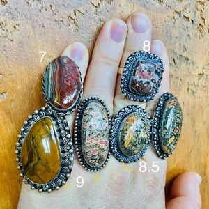 Set of 6 jasper and tiger jasper rings.